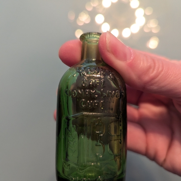 Vintage Wheaton Green Miniature Bottle Franks Safe Kidney & Liver Cure Bottle 3" - Picture 6 of 7